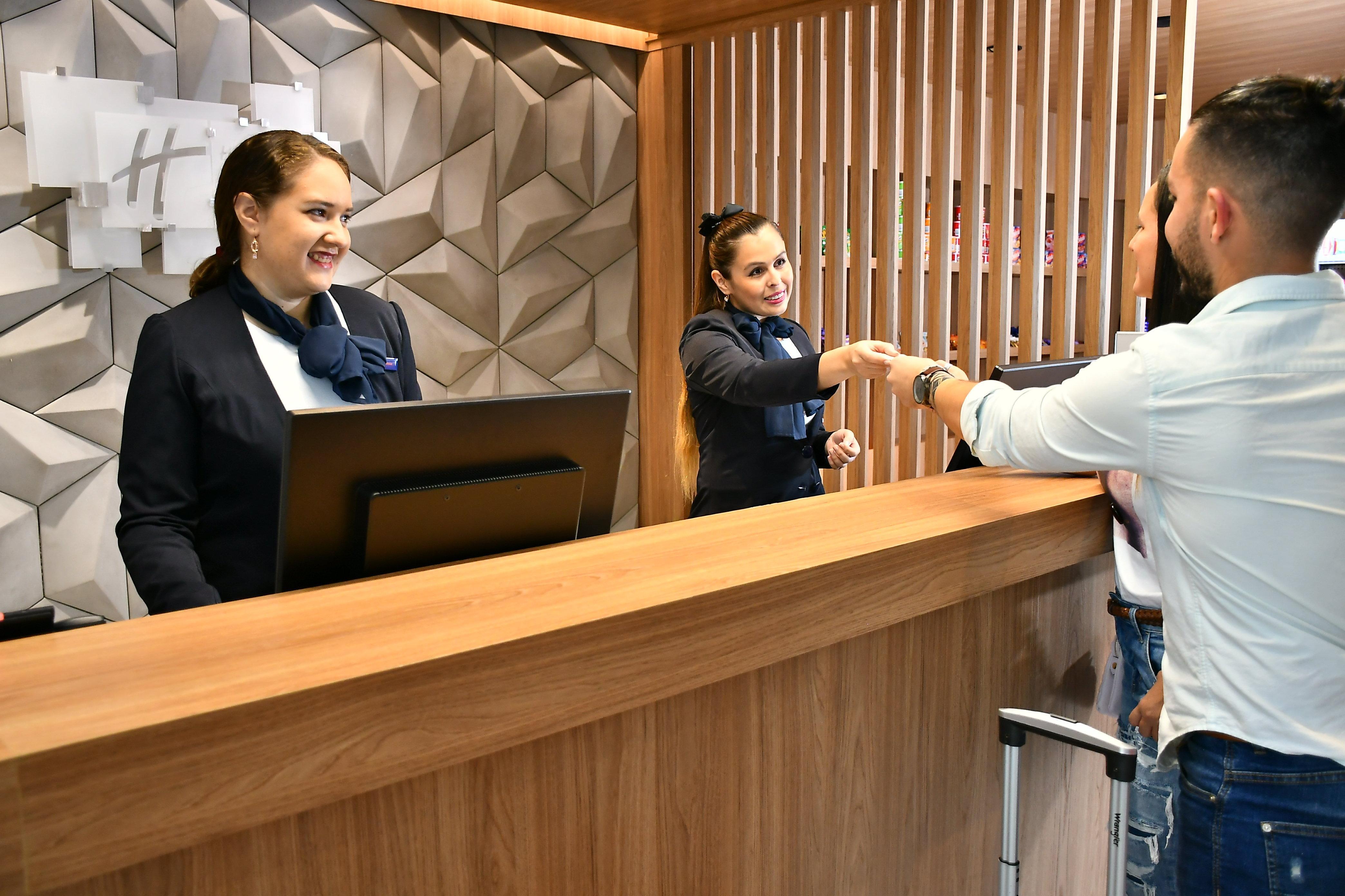 Holiday Inn Express Asuncion Aviadores , An Ihg Hotel Dış mekan fotoğraf